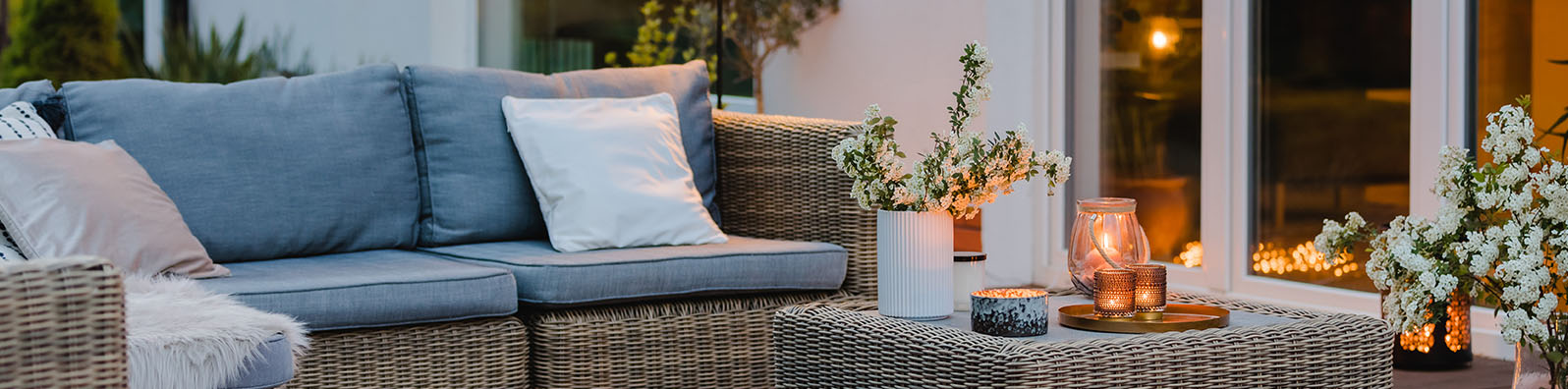 outdoor-lounge-banner