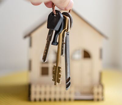 real_estate_agent_400x344